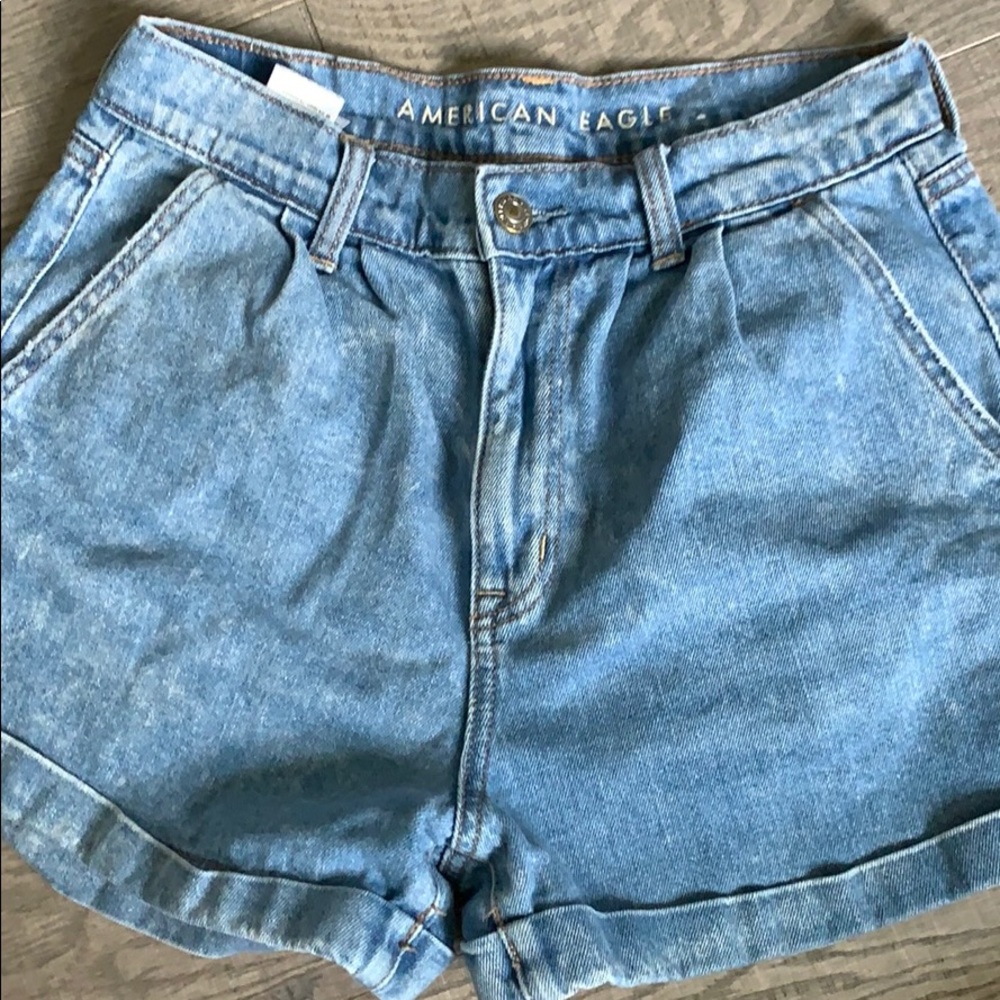American Eagle Mom Jean Short
